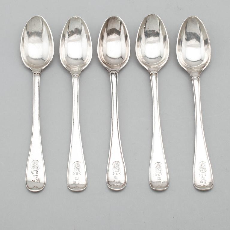 DESSERTSKEDAR, 5 st, silver, Johan Fagerberg (4), Karlskrona 1805 o Johan Henrik Schvart, Karlskrona 1824. Vikt ca 99 g.