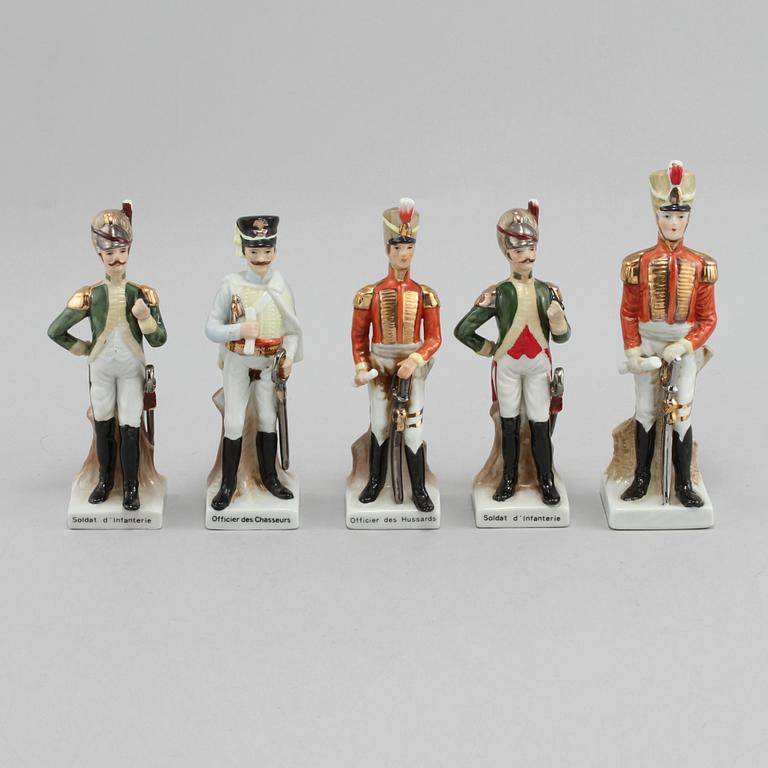 FIGURINER, 5 st, porslin, 1900-talets andra hälft.