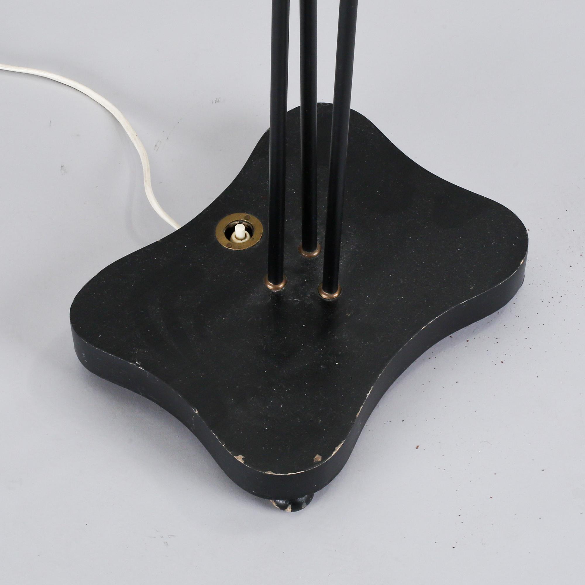 GOLVLAMPA, omkring 1900-talets mitt.