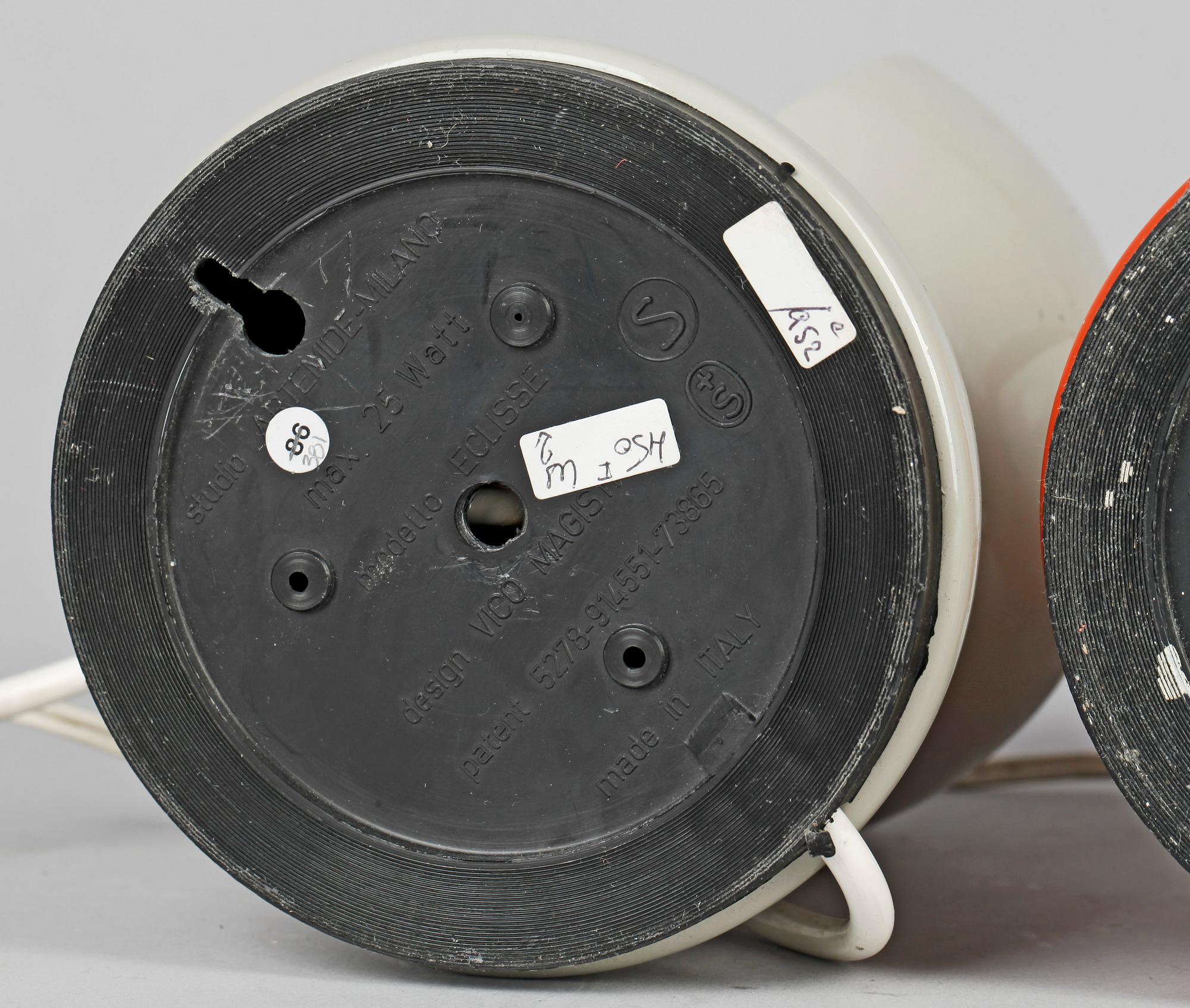 BORDSLAMPOR, ett par, "Eclisse", Vico Magistretti för Artemide, Italien, formgivna 1966.