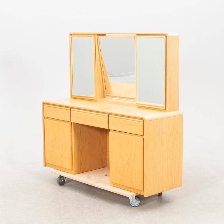 Bedroom furniture set, 4 pieces, late 20th century.