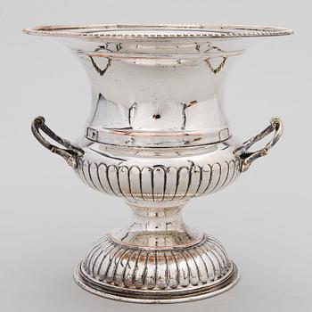 A CHAMPAGNE COOLER, silver on copper, England early 20th century.