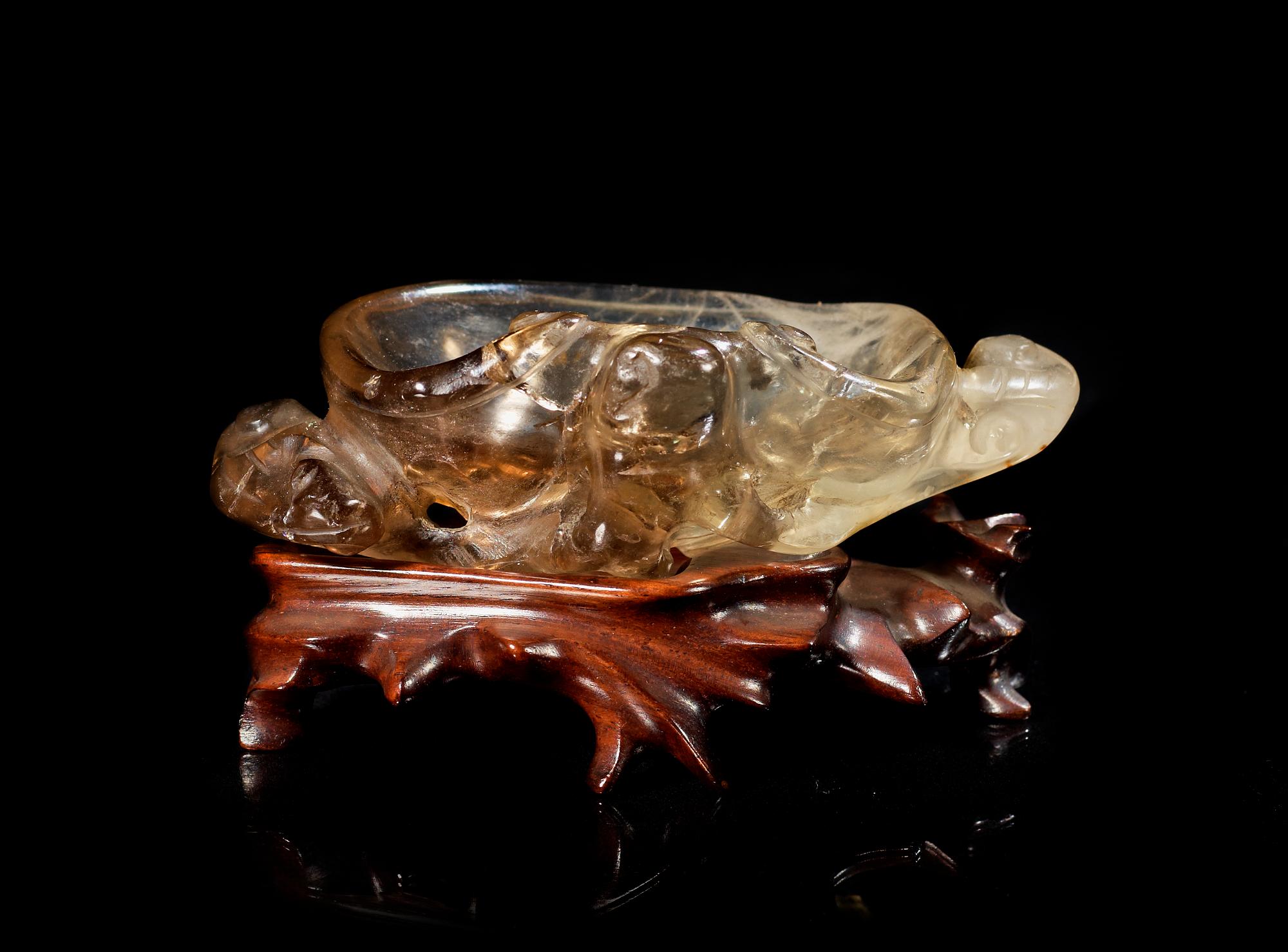 A smoky quartz brush washer, late Qing dynasty.