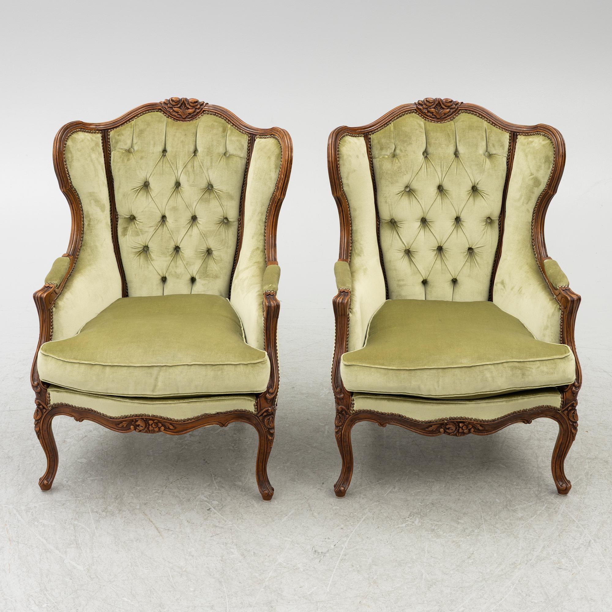 A pair of bergère armchairs, rococo-style, first half of te 20th century.