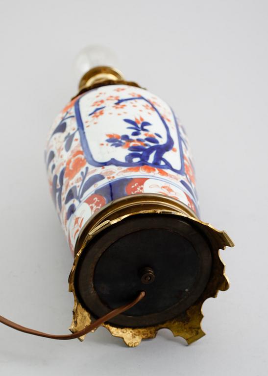 BORDSLAMPA, porslin, Japan, imari, tidigt 1900-tal.