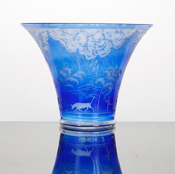 An Edward Hald engraved bowl, "Åskväder", Orrefors 1968.