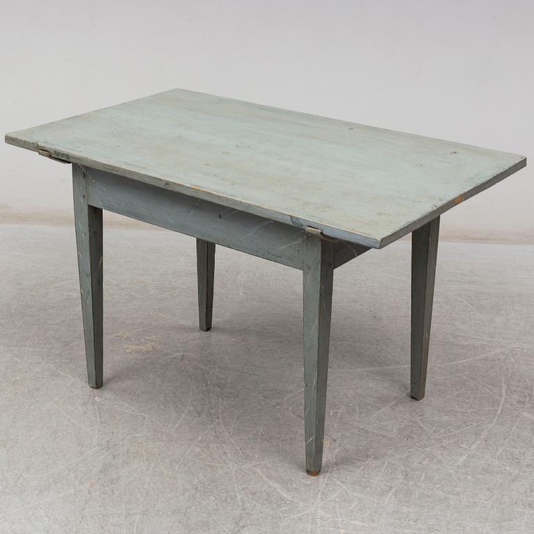 a table from the first half of the 19th century.