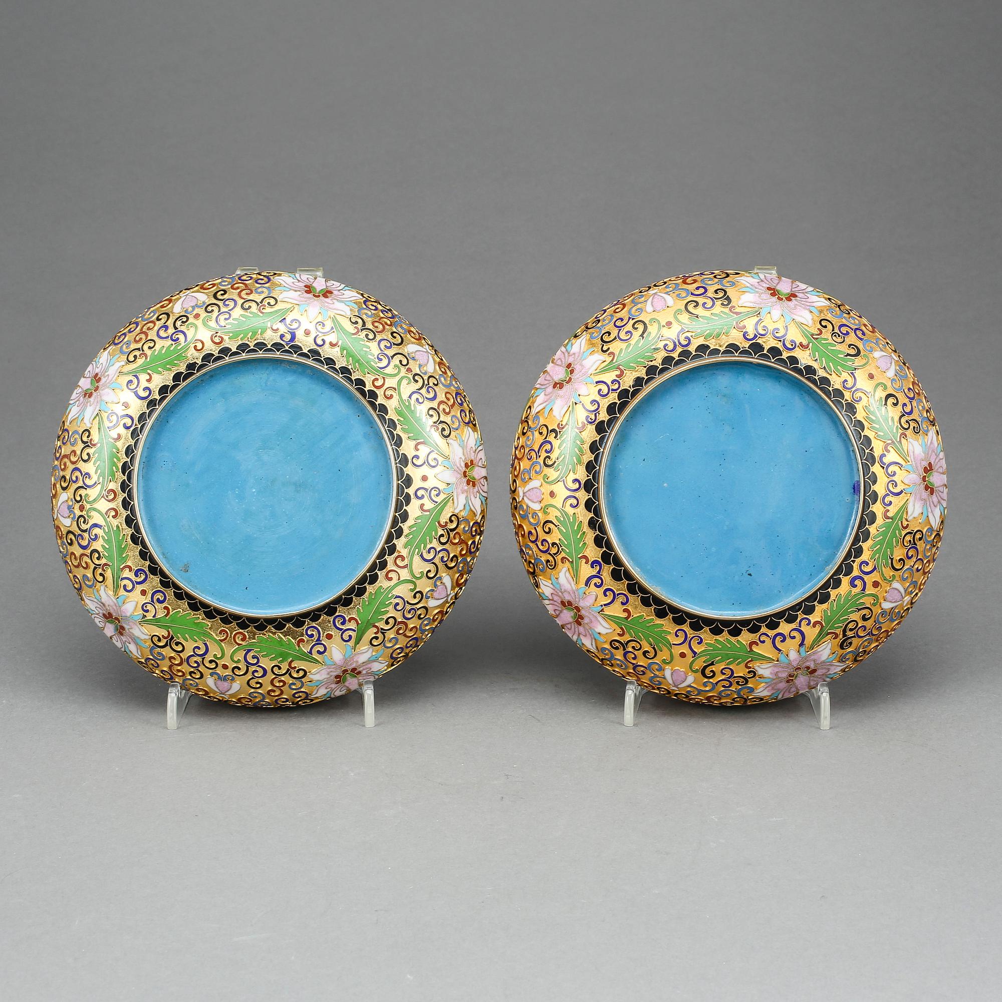 SKÅLAR, ett par, cloisonne, Kina, 1900-talets andra hälft.