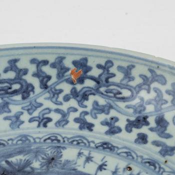 A large blue and white dish, Ming dynasty (1368-1644).