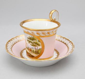 KOPP MED FAT, porslin, Dagoty a Paris, empire, Frankrike, 1800-talets första hälft.