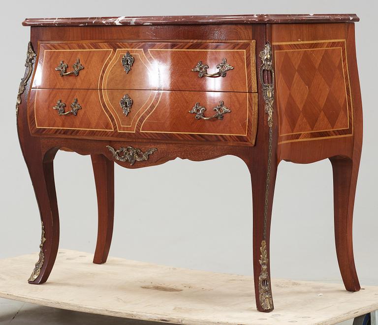 BYRÅ, rokokostil, 1900-tal.