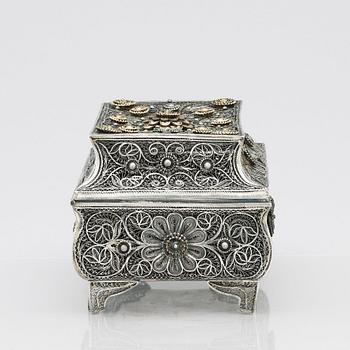 Skrin, silver, filigran, oidentifierad mästarstämpel R.K, kontrollmästarstämpel Ivan Lebedkin, Moskva 1898-1908.