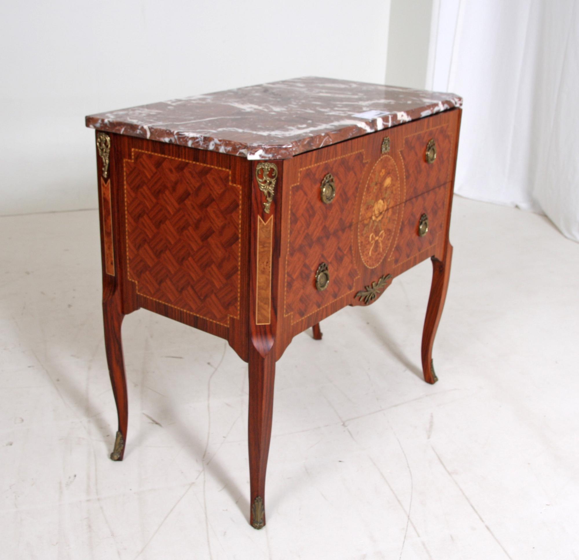 BYRÅ, gustaviansk stil, 1900-tal.