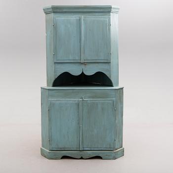HÖRNSKÅP, allmoge, 1700-/1800-tal.