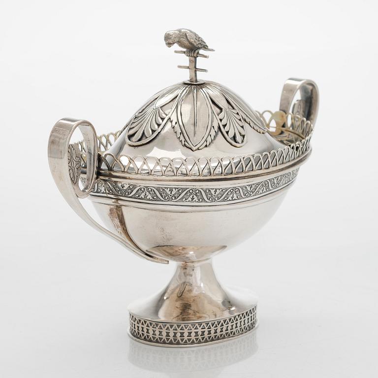 A  silver sugar bowl, St. Petersburg, first quarter of the 19th century, maker's mark G:L.
