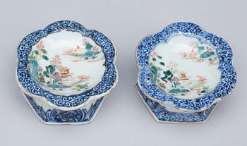 SALTKAR, ett par, porslin, Kina, Qianlong (1736-95).