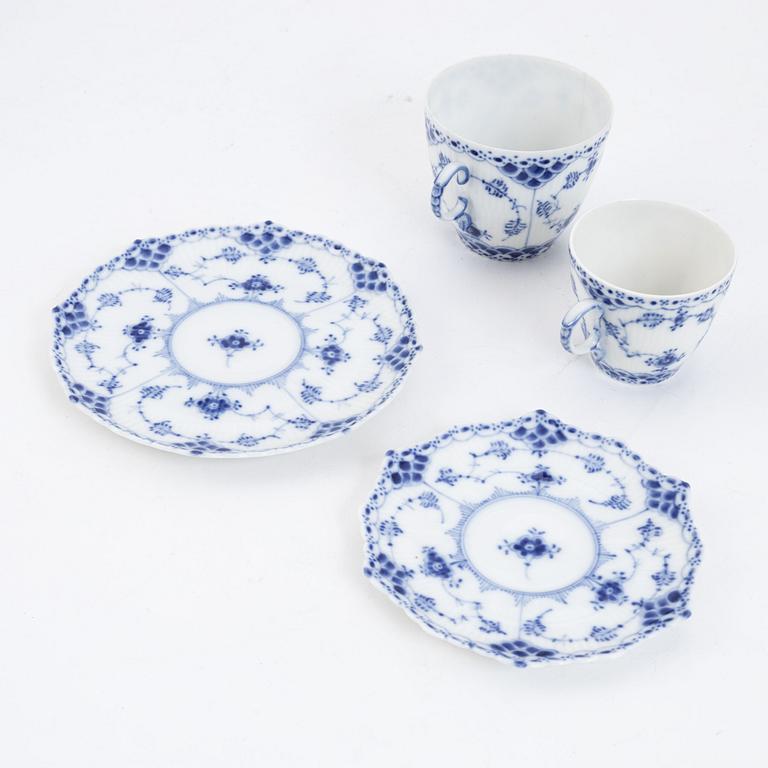 Kaffeservis, porslin, 49 delar, 'Musselmalet', helblonde samt halvblonde, Royal Copenhagen.