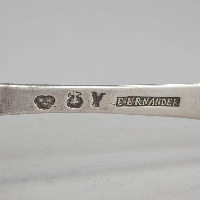 BÄGARE och SKEDAR, 3 del, bland annat en bägare av Johan Leffler, Falun, 1766. Vikt ca  125 g.