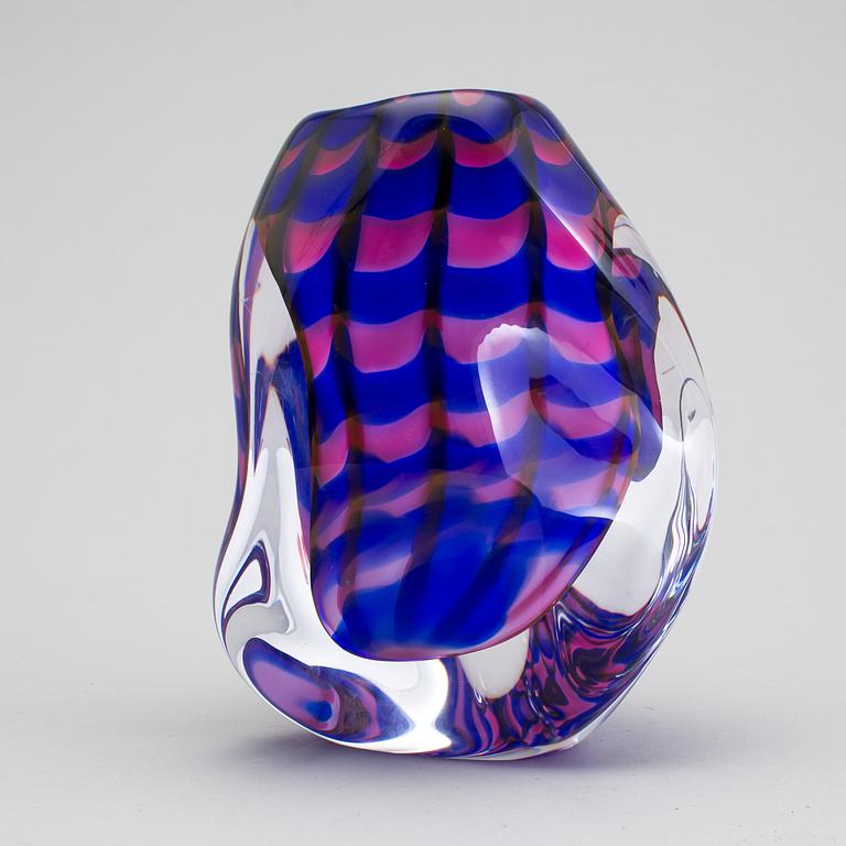 KLAS GÖRAN TINBÄCK, a glass vase for Målerås, 1990´s.