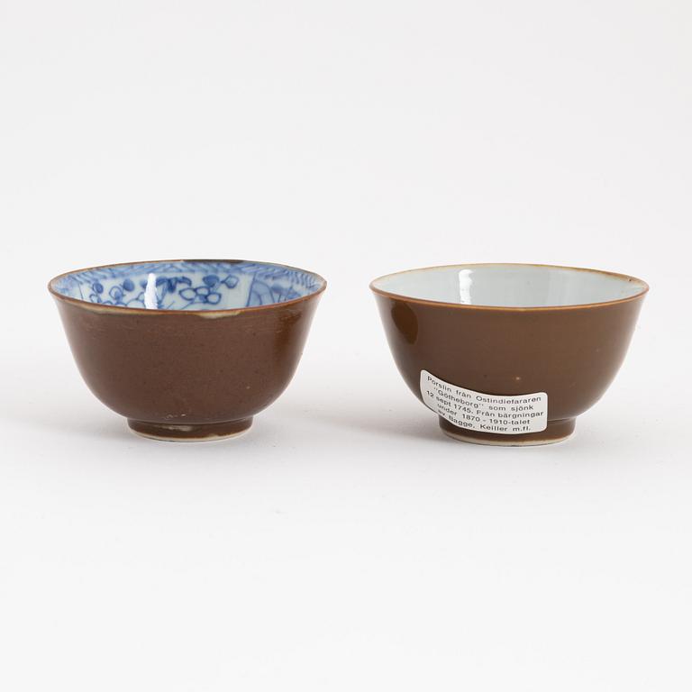 A set of two blue and white capuciner glazed cups, Qing dynasty, Qianlong (1736-95).