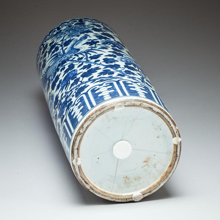 PARAPLYSTÄLL, porslin. Kina. Omkring 1900.