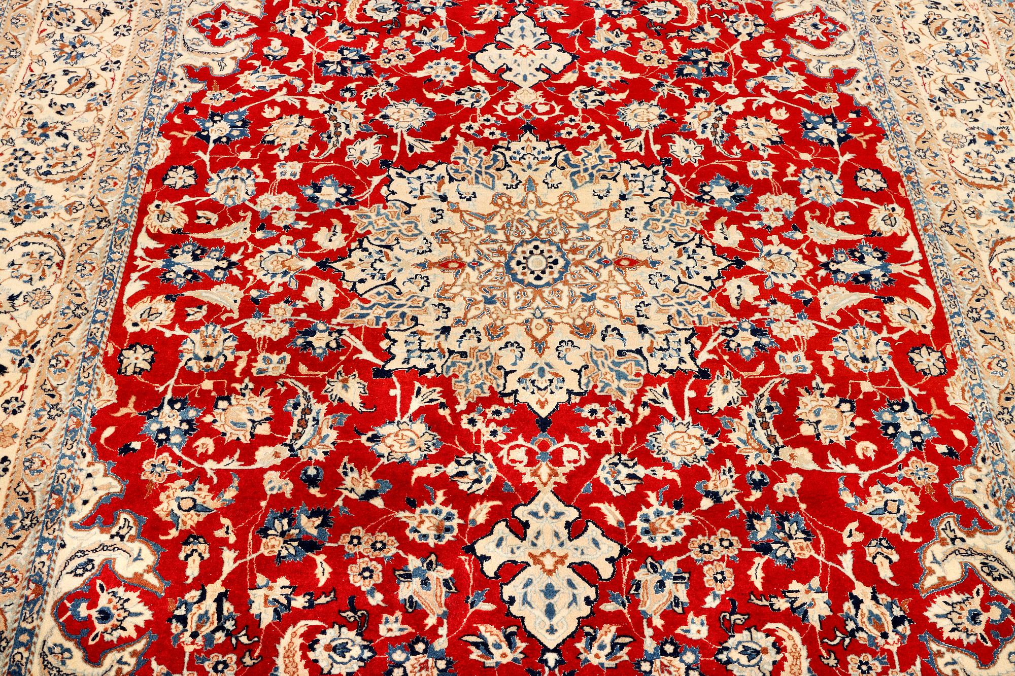 Matta, Nain, part silk, 9 laa, ca. 250 x 170 cm.
