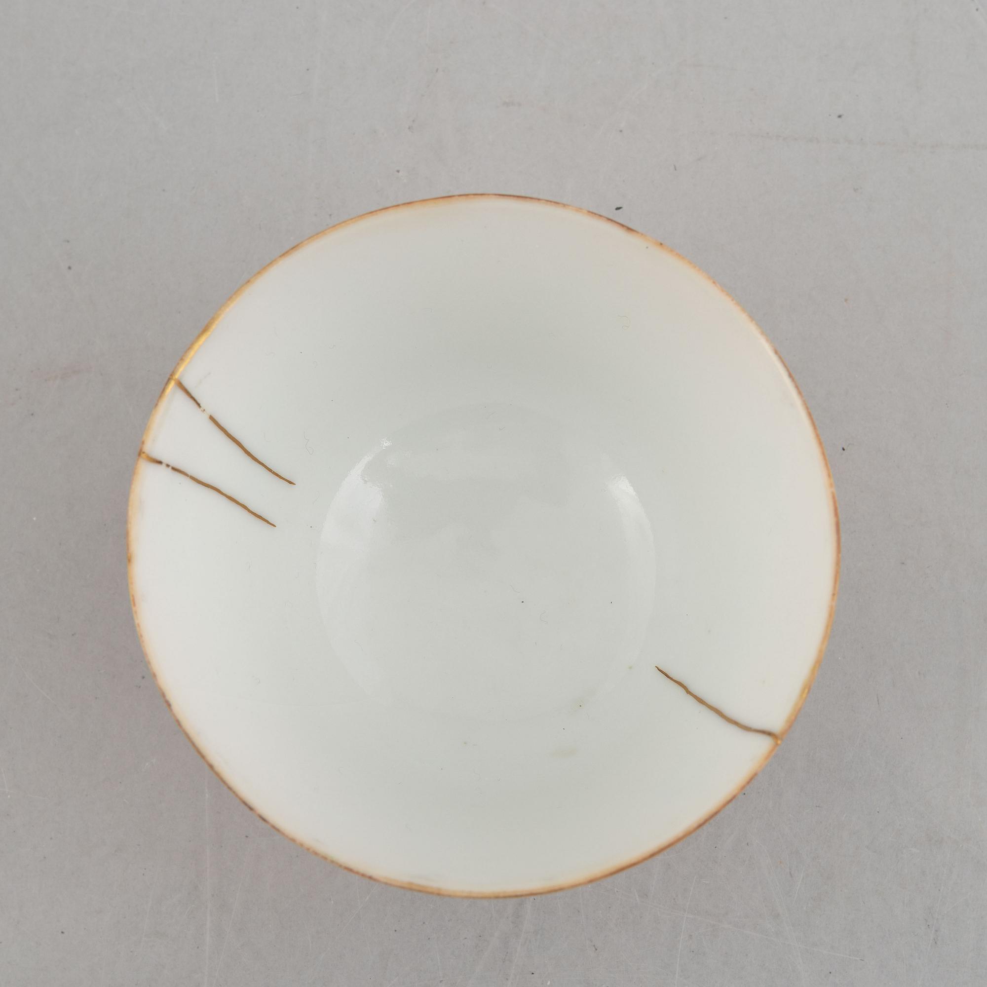 A 'mandarin duck' porcelain cup with cover, Qing dynasty, Daoguang seal mark.