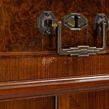 A dresser with cabinet, early 20th century.