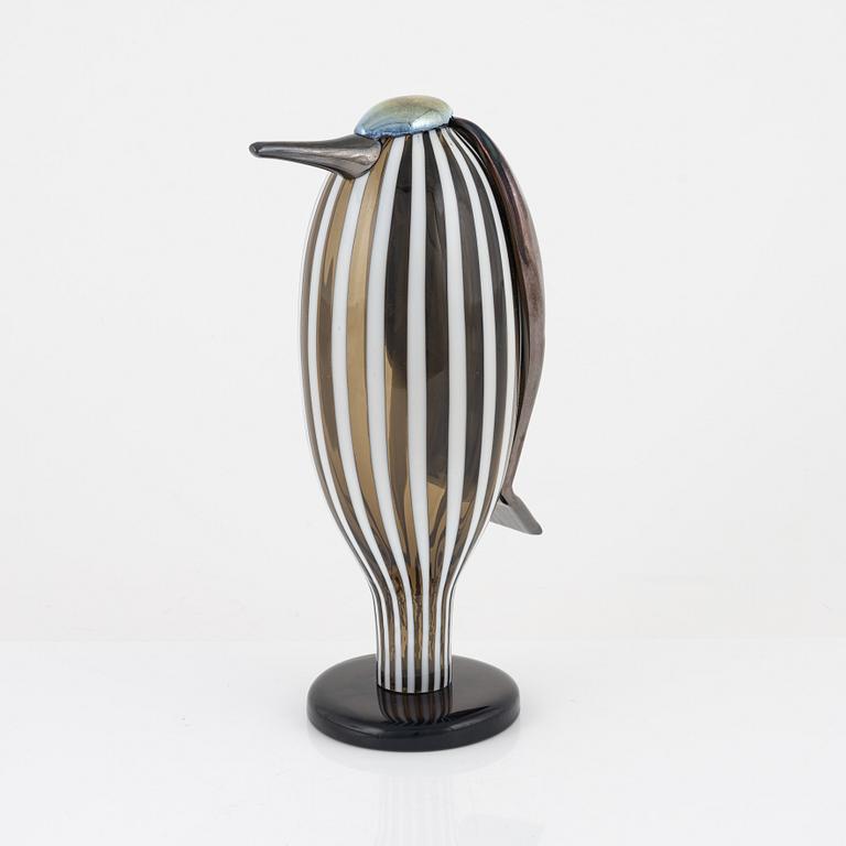 A glass bird by Oiva Toikka for Ittala, signed O. Toikka Ittala.