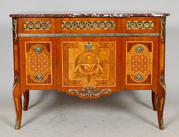 BYRÅ, gustaviansk stil, sk Hauptkopia, 1900-talets andra hälft.