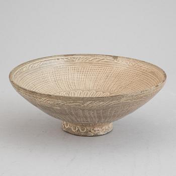 A Korean ceramic glazed bowl, Goryeo/Koryo (918-1392).