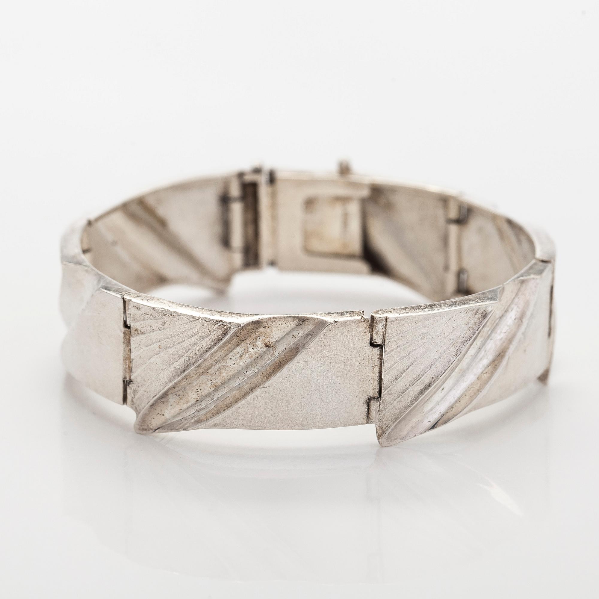Matti Hyvärinen, bracelet, silver, Sirokoru, Turku.