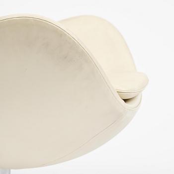 Arne Jacobsen, an "Egg" armchair, Fritz Hansen, Denmark, 2006.