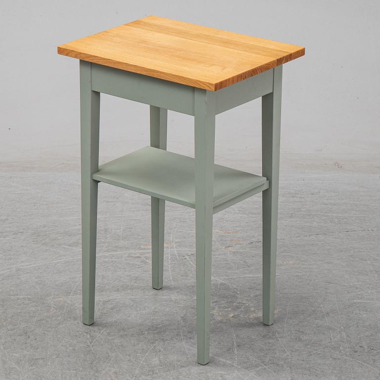 SÄNGBORD, Norrgavel.