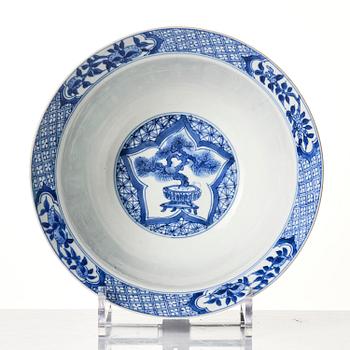 A blue and white bowl with scholars, Qing dynasty, mark and period of Kangxi (1662-1722).