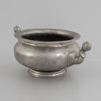 A Swedish pewter bowl, 1784.