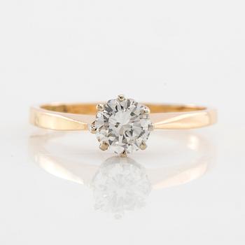 Solitaire ring in 18K rose and white gold with a round brilliant-cut diamond, Per-G Forslund Malmö 1986.