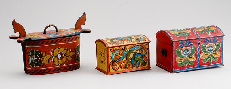 SKRIN, 2 st samt SVEPASK, trä, sannolikt Norge, 1900-talets första hälft.