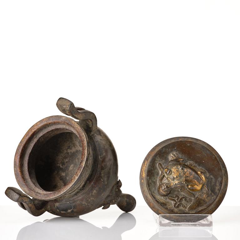 Rökelsekar med lock, brons. Mingdynastin (1368-1644).