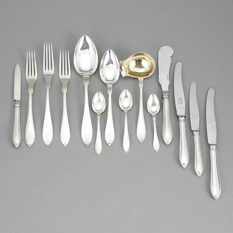 SILVERBESTICK, 52 delar, GAB & C G Hallberg, 1900-tal. Total vikt exkl delar med stålblad ca 1412 gram.
