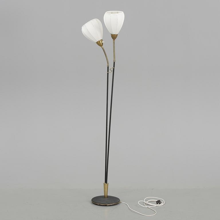 GOLVLAMPA, omkring 1900-talets mitt.