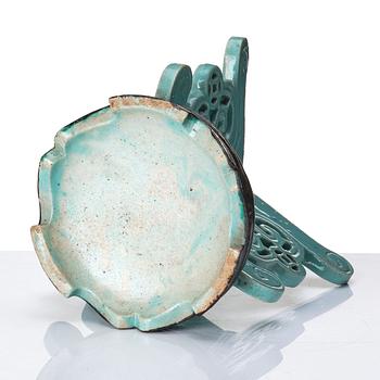 A turquoise glazed dish with stand, Qing dynasty, 19th century.