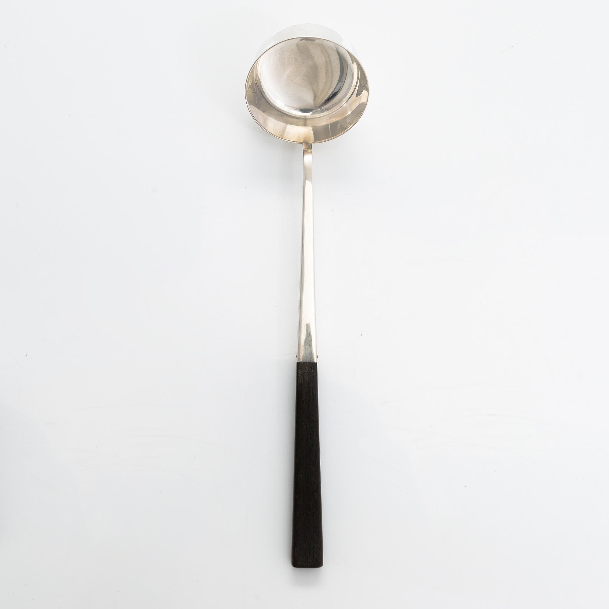 Mauno Honkanen, A silver sauce bowl with ladle for Tillander, Helsinki 1957.
