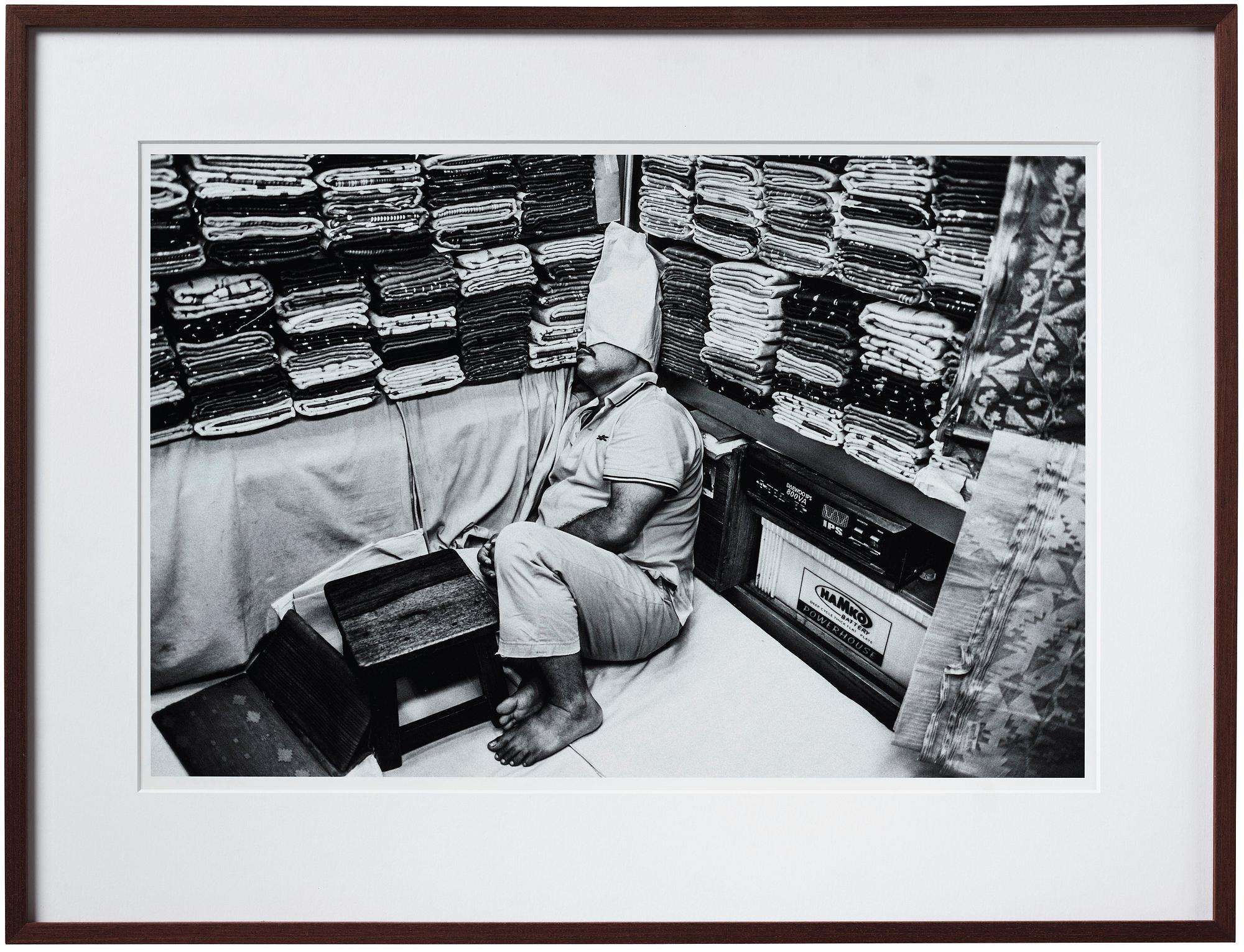 Rahul Talukder, "Sovande säljare, Dhaka Eid Market", 2015.