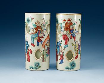 A pair of famille rose lanterns/hat stands, Qing dynasty, 19th Century.