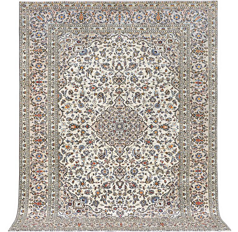 A Kashan carpet, c. 331 x 247 cm.