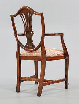 KARMSTOLAR, ett par, engelsk stil, omkring 1900-talets mitt.