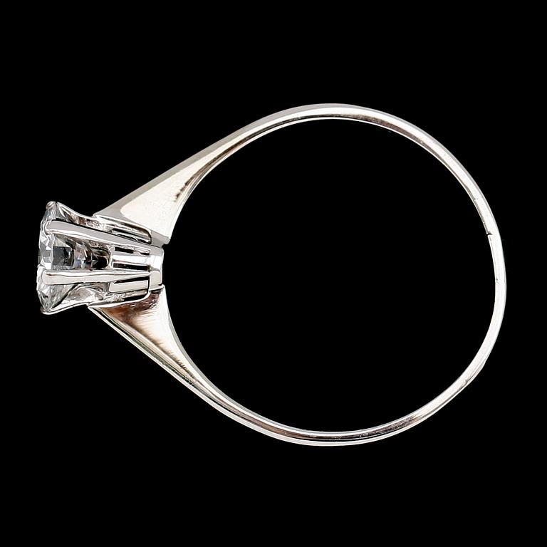 RING, 18 k vitguld, solitär briljantslipad diamant ca 0.91 ct.
