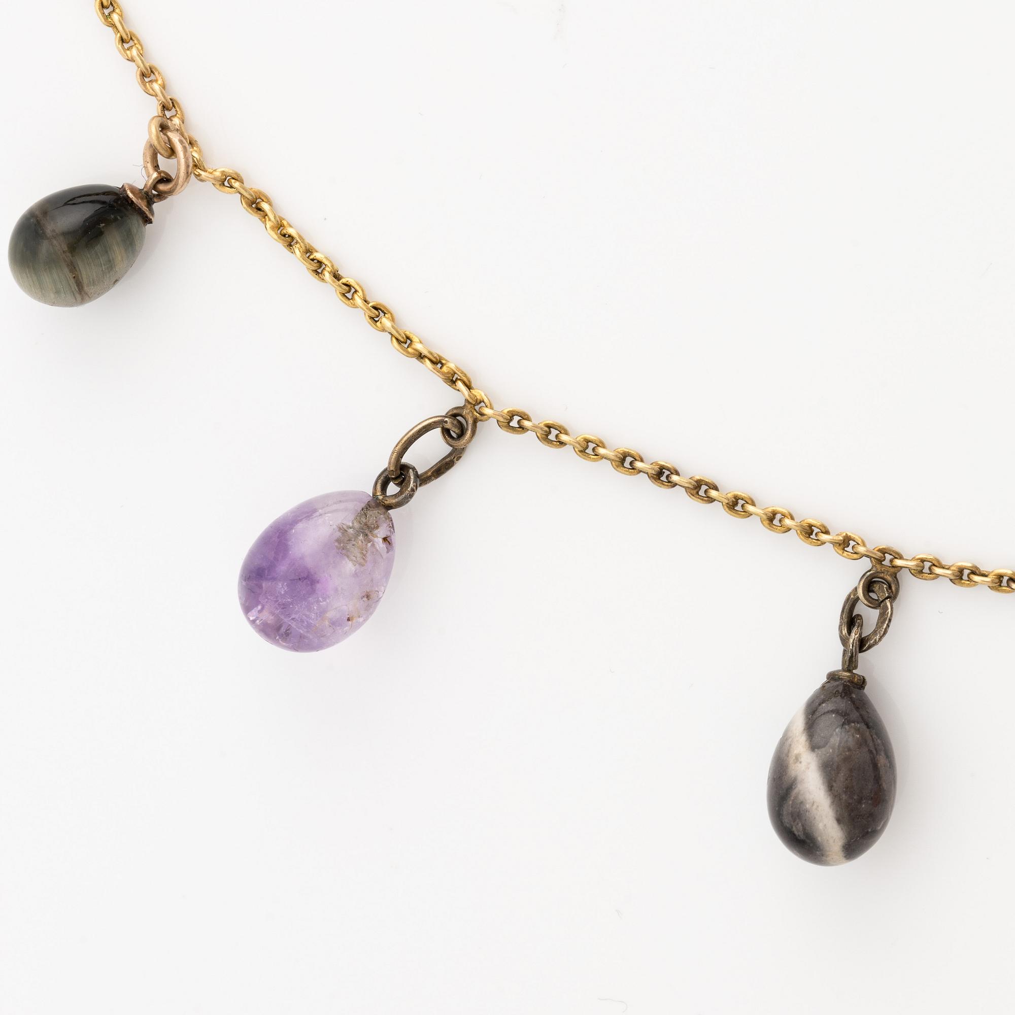Collier med smyckesägg, 14K guld och metall.