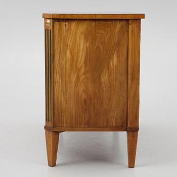 Byrå, sengustaviansk, sent 1700-tal.